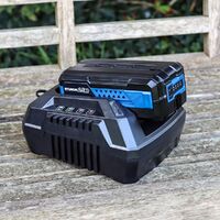 Hyundai 40V Battery Hedge Trimmer with 2Ah Lithium Battery and Charger