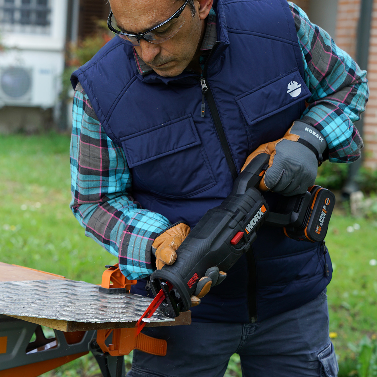 WORX 20V Cordless Brushless Reciprocating Saw Skin (POWERSHARE Battery  Charger not incl.) - WX516.