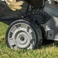 Makita 40V Max 534mm Brushless Lawn Mower 2x8.0ah Set LM002GL201