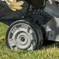 Makita 40V Max 534mm Brushless Lawn Mower 2x5.0ah Set LM002GT203
