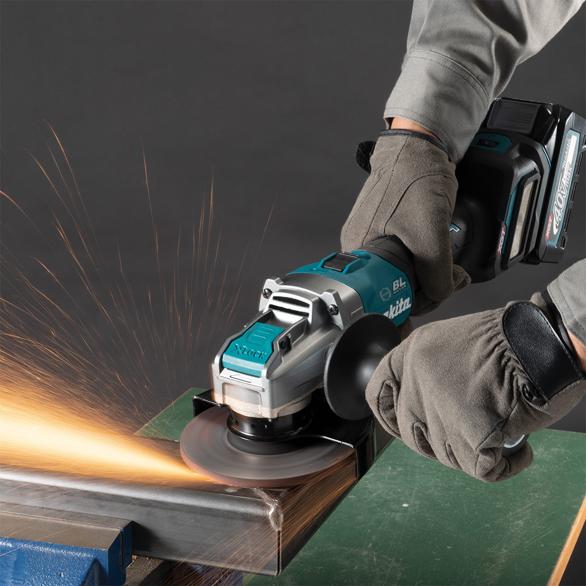 Makita 40V Max Brushless X-Lock 125mm (5) Slide Switch Angle Grinder 4.0ah  Set GA041GM2