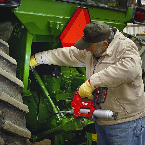 Changing the cartridge on a Milwaukee Grease Gun